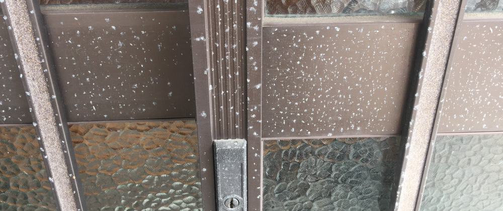 玄関ドアのアルミの錆の落とし方