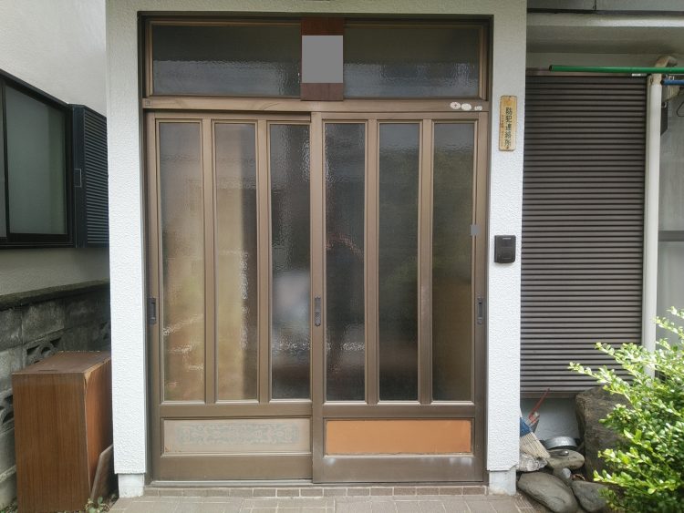 古い玄関引き戸