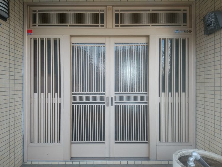 施工前の4枚建て引き戸