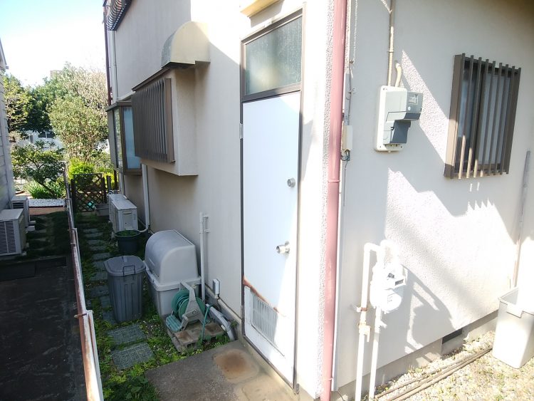 握り玉の勝手口ドア