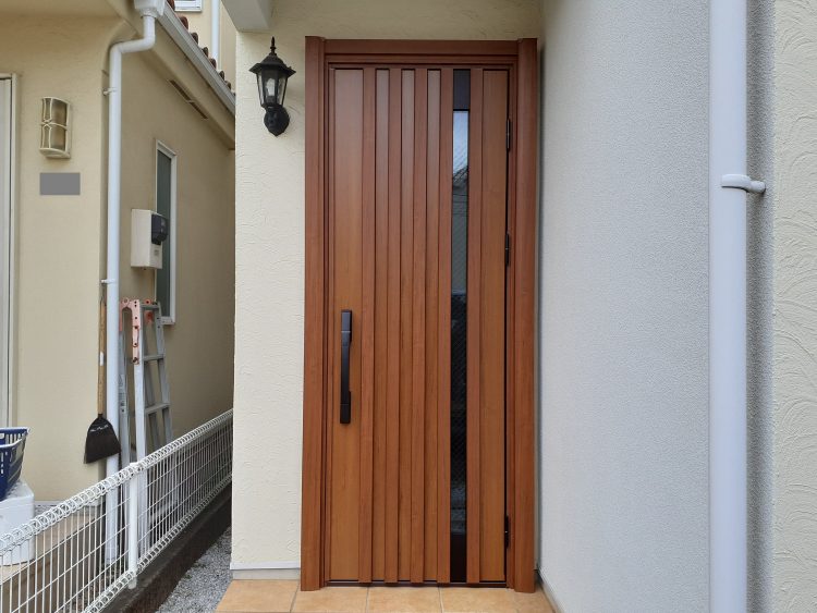 YKKAPドアリモNO6の防火戸に交換した事例 施工後