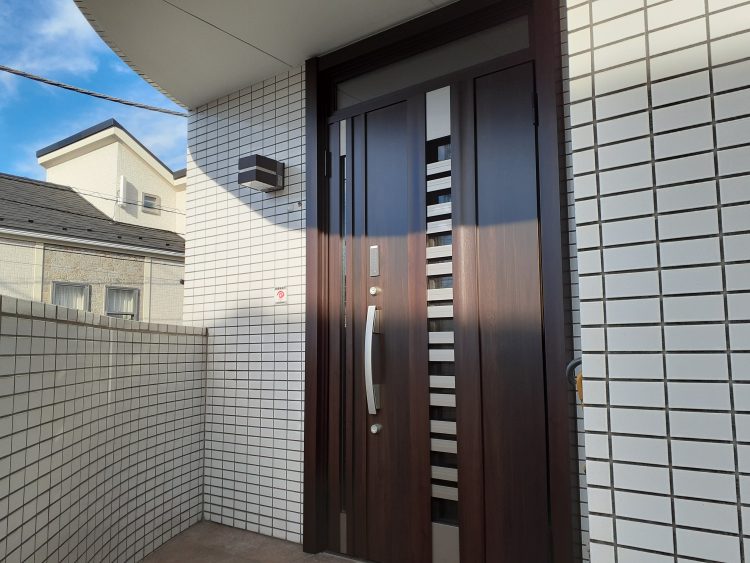リクシルリシェントG83型親子ドアに交換した事例 施工後