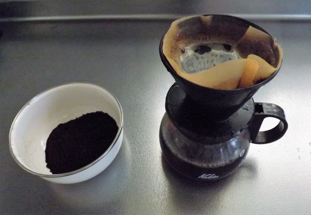 玄関の消臭に役立つコーヒーの出がらし