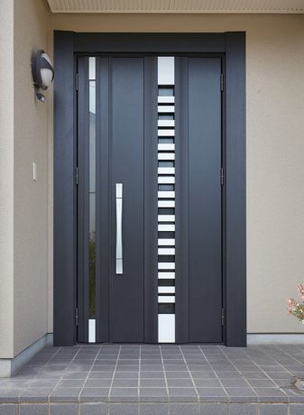窓無し玄関を明るくする採光デザインの玄関ドア