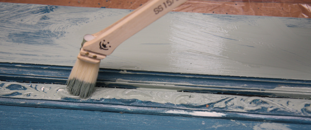 ニスやペンキが剥げた木製ドアの再塗装（塗装編） | 玄関ドアリフォームの玄関ドアマイスター
