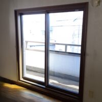 洗濯物が干しにくい二重窓は嫌！ベランダ出は入り口の寒さ対策に最適な「外窓交換」とは