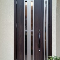 YAMAHAの木製玄関ドアから木目調のドアへの玄関ドアリフォーム事例