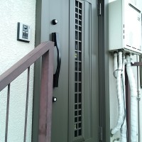 錆びたスチールドアからアルミの採風ドアへの玄関ドアリフォーム事例|LIXILリシェントⅡC84型|葛飾区