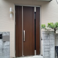木製のドアから断熱タイプのドアへの玄関ドアリフォーム事例|YKKﾄﾞｱﾘﾓS29ｖ親子ランマ無しピタットkey