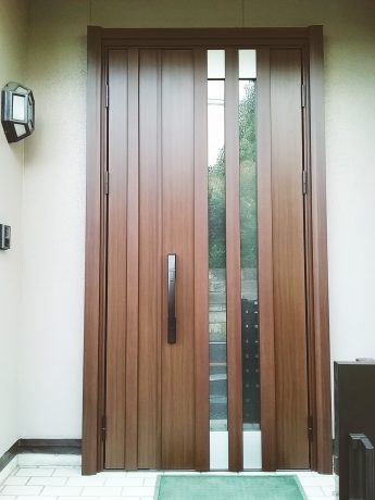 玄関の段差のバリアフリーの関係性について 玄関ドアリフォームの玄関ドアマイスター