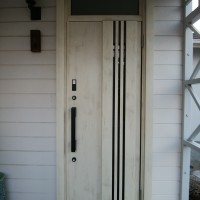 木製ドアから通風ドアにリフォームした事例