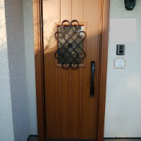 【YKKドアリモW16v】輸入品の木製玄関ドアをドアリモでリフォーム