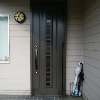 【LIXILリシェントC83N】玄関ドアのカラーを変えてイメチェン（佐倉市の工事事例）
