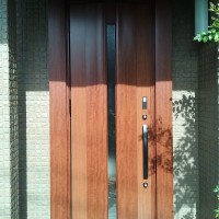 【LIXILリシェントG12型】ハウスメーカーの玄関ドアを外額縁150でリフォームした事例