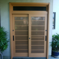 【LIXILリシェント56型】木製の玄関引戸を木目調のリシェントでリフォーム（柏市の玄関引戸工事事例）