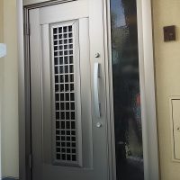 サビてふくれてしまったドアの交換リフォーム（東京都大田区の工事事例）LIXILリシェントC84N