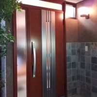 【LIXILリシェントM84型】変則的な納まりの玄関ドアをリフォーム（千葉県船橋市の工事事例）
