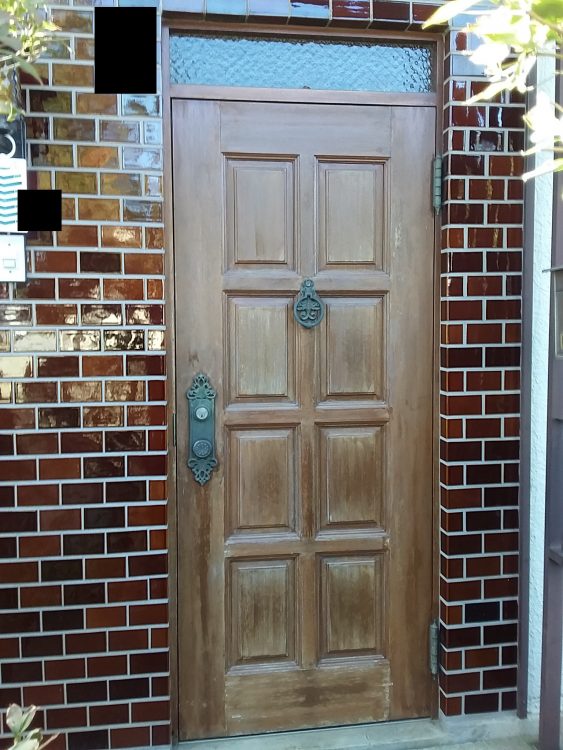 劣化した木製ドアはリフォームして改善する 玄関ドアリフォームの玄関ドアマイスター