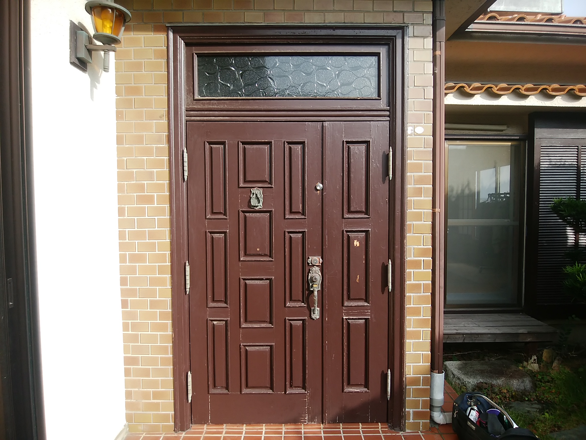Lixilリシェントｄ41型 塗装がはがれ てしまった玄関ドアをリシェントに交換 埼玉県吉川市の工事事例 玄関ドアのリフォームなら玄関ドアマイスターへお任せください