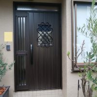 狭小地住宅にはポスト付き玄関ドアが人気【YKKapドアリモW16v】東京都葛飾区の工事事例