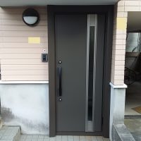 リシェントの外額縁150を使用して玄関ドアを交換【LIXILリシェントM78型】東京都葛飾区の工事事例