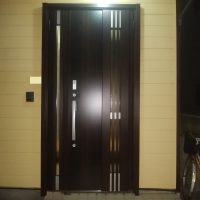 【LIXILリシェント M83型】ランマ付き片袖のドアをランマ無しの親子ドアにリフォーム