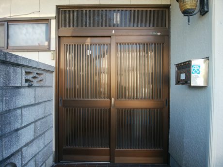玄関引戸の交換について リフォームで便利なドアへ 玄関ドアリフォームの玄関ドアマイスター