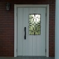 【YKKapドアリモW17v】輸入の玄関ドアを木目調のドアリモでリフォーム