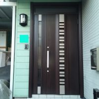 日当たりの良い南側の玄関ドアを採風ドアに交換【LIXILリシェントM83型】千葉県成田市