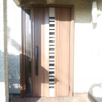 塗装してしまった木製玄関ドアを木目調のドアに交換【LIXILリシェントG82型】茨城県筑西市