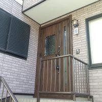 開けにくくなってしまった玄関ドアを交換【LIXILリシェントD41型】東京都練馬区の工事事例
