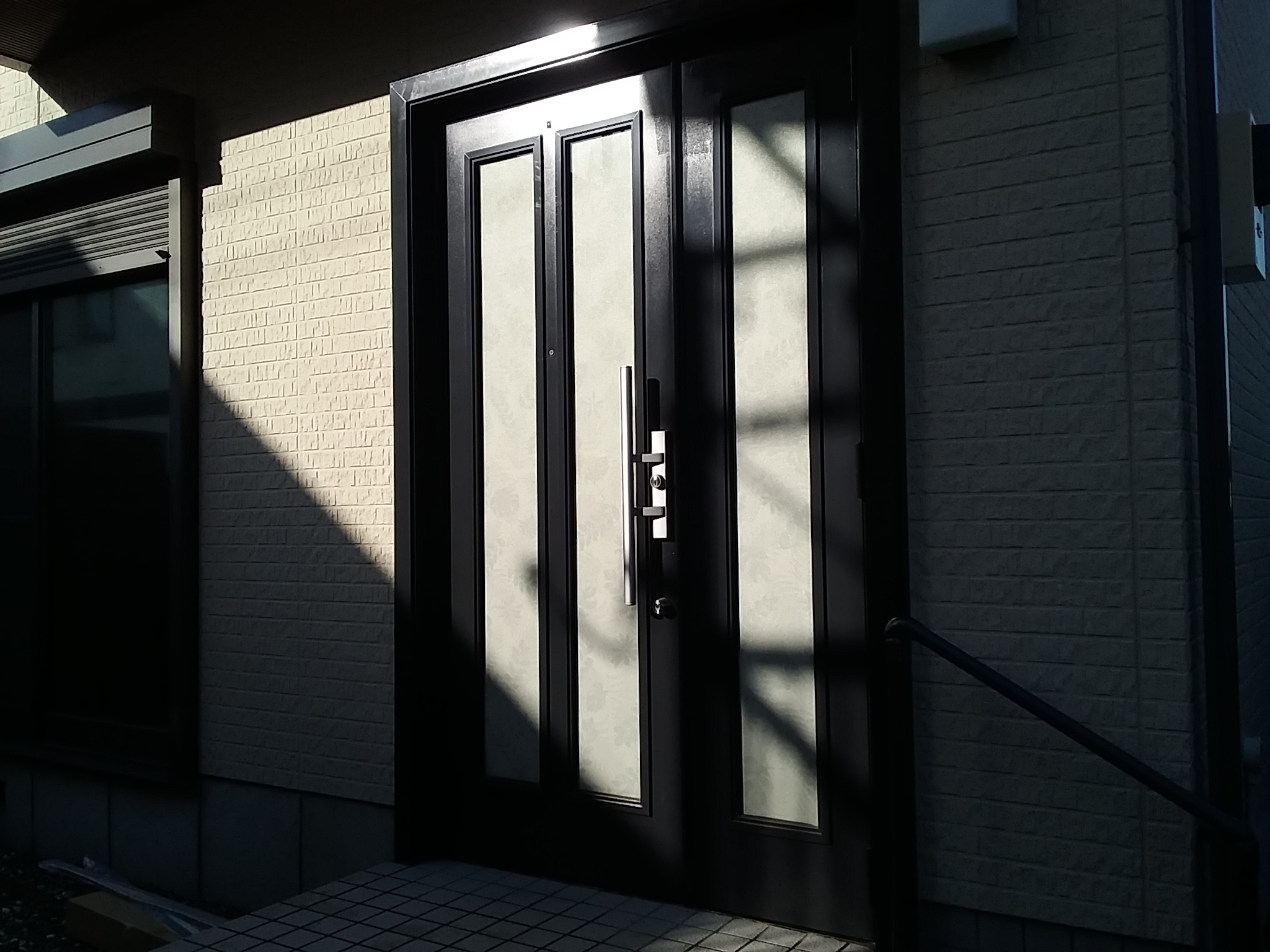 大和ハウス の玄関ドアを木目調のリシェントでリフォーム Lixilリシェントm12型 茨城県土浦市の工事事例 玄関ドアのリフォームなら玄関ドアマイスターへお任せください