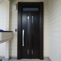 木製玄関ドアの隙間が寒くて困ってました【LIXILリシェントG15型】茨城県龍ヶ崎市の工事事例