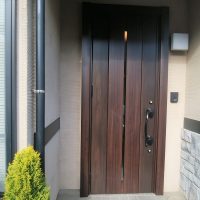 鍵が壊れてしまった木の玄関ドア【LIXILリシェントM12型】茨城県つくば市