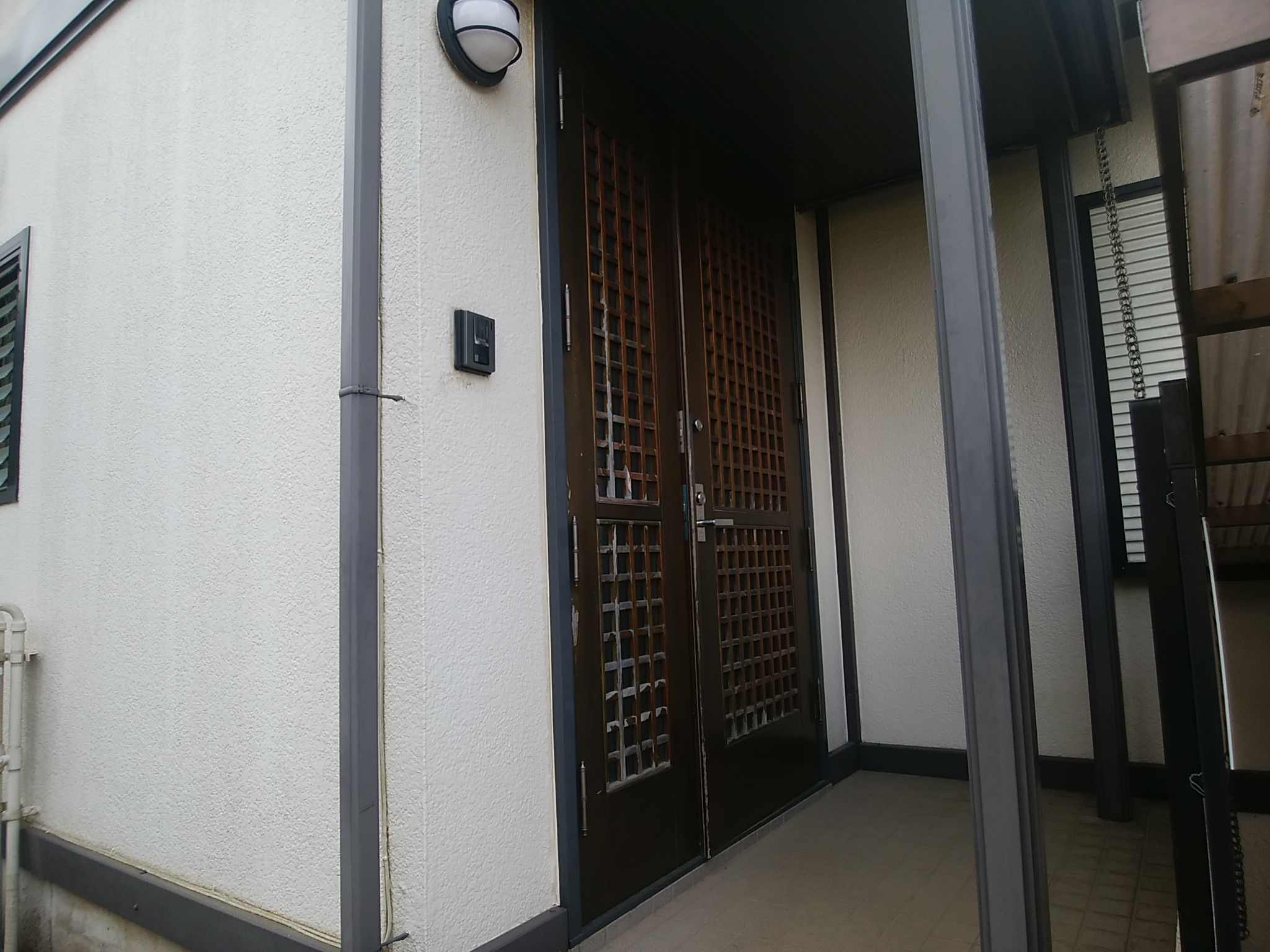 セキスイハイムの玄関ドアをカードキー付きのリシェントでリフォーム Lixilリシェントm27型 茨城 県つくば市の工事事例 玄関ドアのリフォームなら玄関ドアマイスターへお任せください