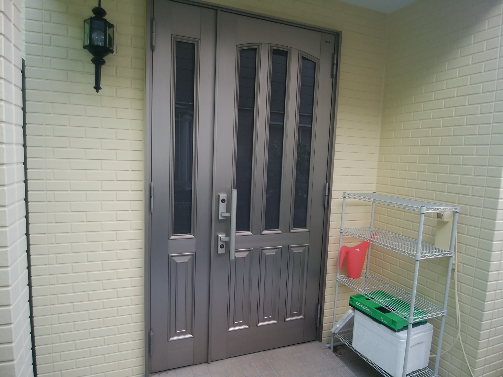 Ykkapドアリモw17v オートロックでしっかり防犯できるドアにしたい 千葉県市川市の工事事例 玄関ドアのリフォームなら玄関ドア マイスターへお任せください