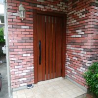 海外製の玄関ドアをリモコン付きのドアに【LIXILリシェントM27型】埼玉県三郷市