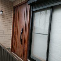 カギが壊れてしまったTOSTEMプレナス23という玄関ドアを木目調カラーのリシェントでリフォーム【LIXILリシェントM83型】千葉県八千代市の工事事例