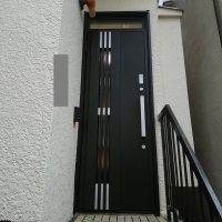 幅77㎝の玄関ドアを通風ドアにリフォーム【LIXILリシェントM83型】杉戸町の工事事例