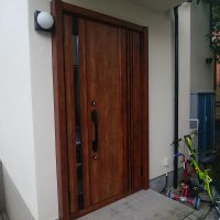 採風ドアで玄関内を換気できるドアにリフォーム【LIXILリシェントM83型】狭山市の工事事例