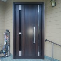 ホワイトのドアを木目調の採風ドアにしました【LIXILリシェントM83型】富里市の工事事例