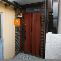 きちんと閉まらなくなってしまった木製ドアを交換【LIXILリシェントG13型】大網白里市の工事事例