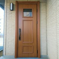 ブラックのドアを木目柄のドアにしました【YKKAPドアリモE02】匝瑳市の工事事例