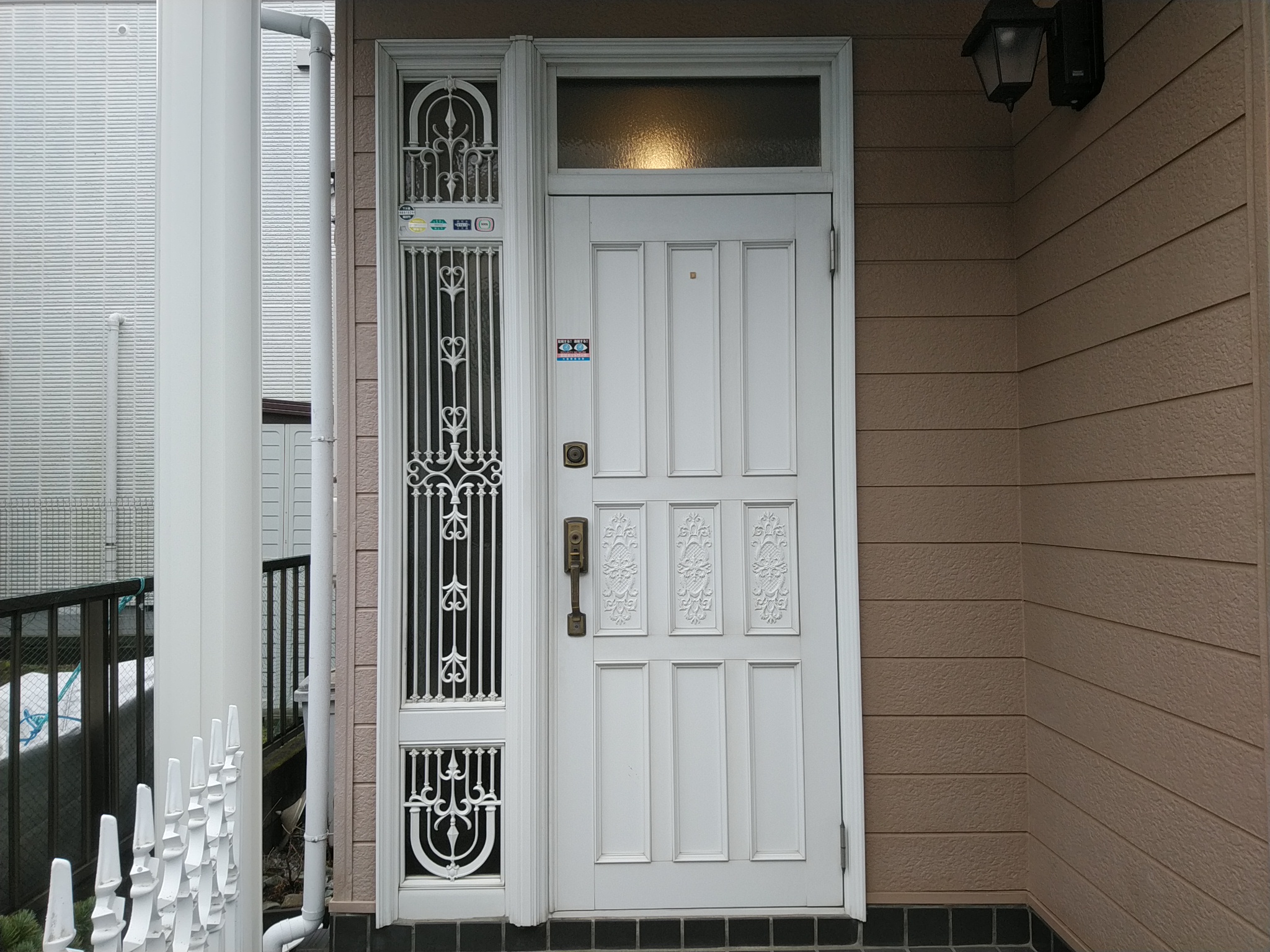シンプルなカードキー付きのドアにリフォーム Lixilリシェントm78 玄関ドアのリフォームなら玄関ドアマイスターへお任せください