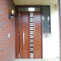大工さんが作った特殊な形状の木製玄関ドアもリフォームできます【LIXILリシェントG82型】清瀬市の工事事例