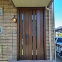 ネット注文の不安を解消！丁寧な接客と技術で叶えるリモコンキー付きYKKAPドアリモへのリフォーム【茨城県ひたちなか市の事例】