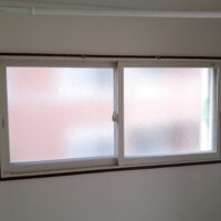 部屋の中でも熱中症になる暑さです！しっかり冷房を効かせるには内窓で窓の断熱が大切