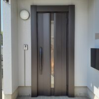 積水ハウスの玄関も得意です！リモコンキー付きの断熱ドアにリフォーム