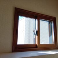 都の助成金で賢く断熱！玄関ドア交換＆内窓設置で寒さ対策｜申請代行もお任せ【東京都葛飾区の事例】