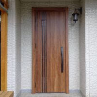玄関が寒い・換気したい・ドアクローザーが故障…3つの悩みを1日で解決！LIXILリシェントM83型【小平市の事例】